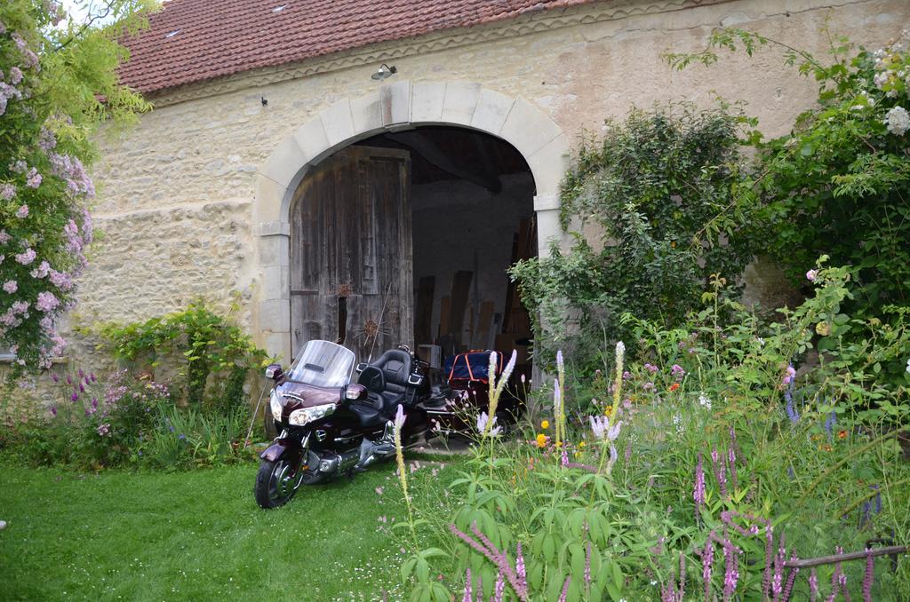Bed and Breakfast Le Vieux Velo Chaptuzat Екстер'єр фото